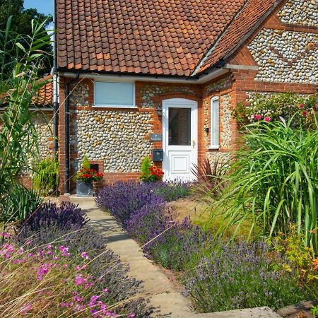 Woodview Villa Holt  Exterior photo